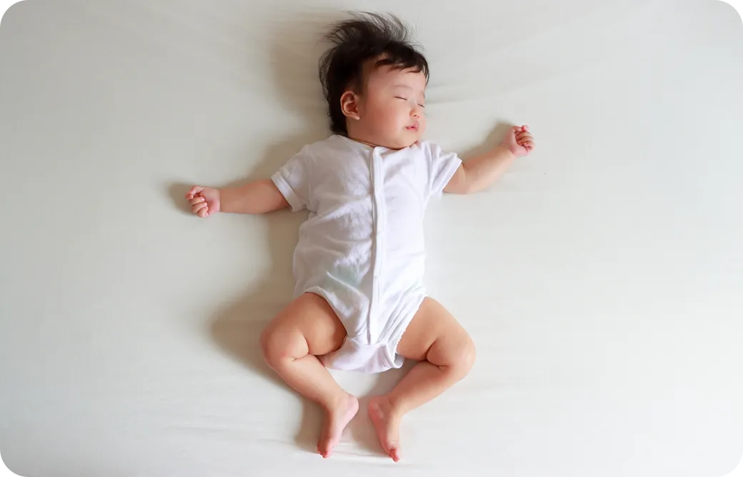 眠る赤ちゃんの画像